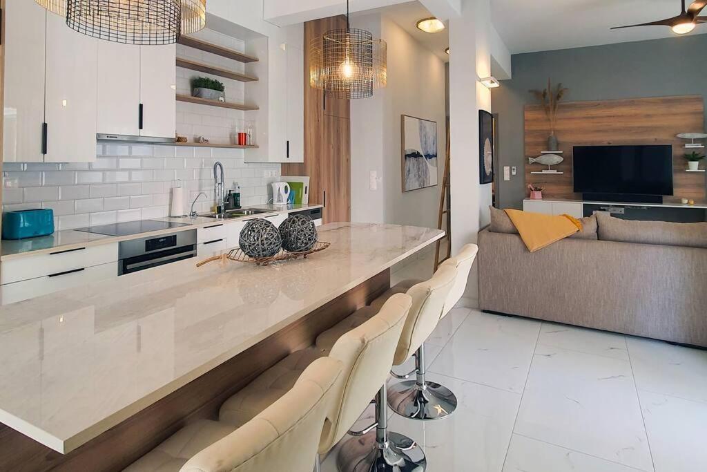 Hidden Gem On The Piraeus Coast Apartment Exterior foto
