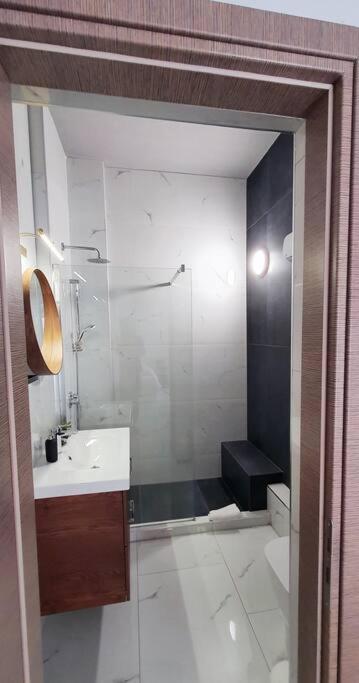Hidden Gem On The Piraeus Coast Apartment Exterior foto